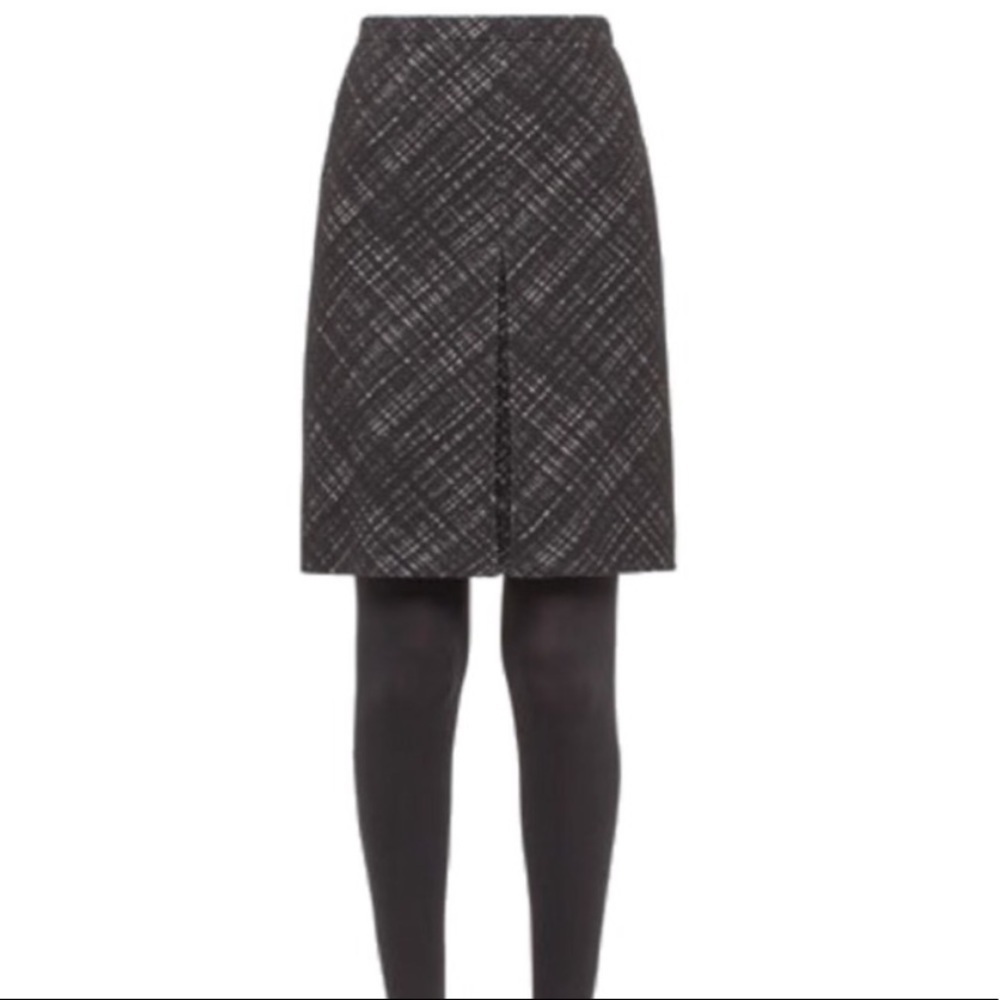Akris Punto Black & White Front Pleat Skirt Size 8